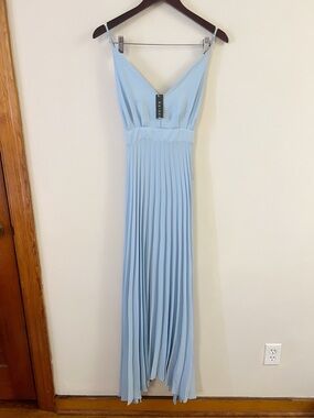 Kenedik Spaghetti Strap Light Blue Pleated Maxi V-neck Dress Size Medium NEW